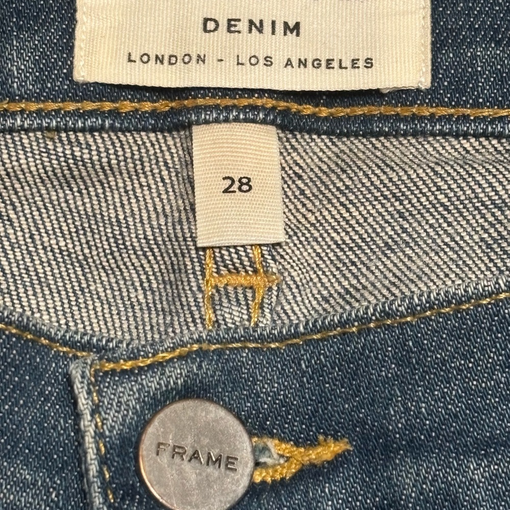 FRAME Le Cutoff Short Women’s Size 28 Denim Shorts Raw Hem Distressed Blue - Picture 7 of 9